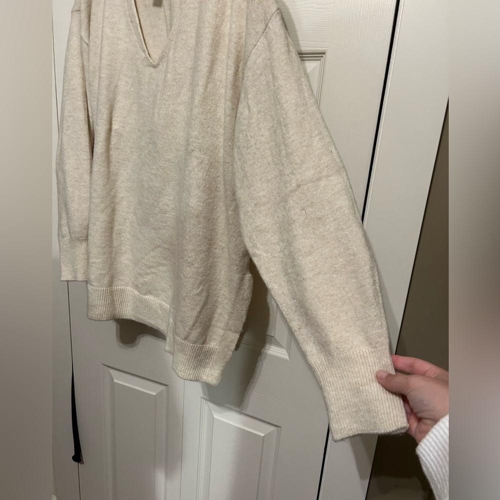 Oversized H&M Cream Sweater - Picture 3 of 7